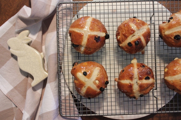 earl-grey-hot-cross-buns